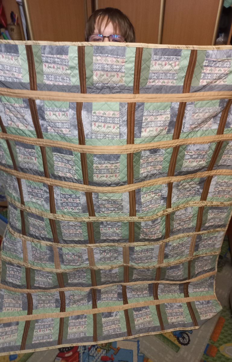 Фото автора статьи @Лана-Мастерица. Лоскутное одеяло.