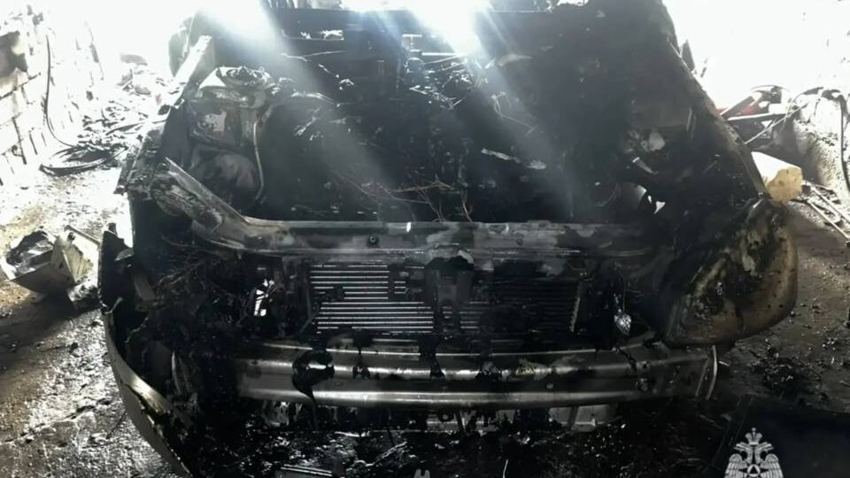 Два гаража сгорели за один день в Волгоградской области