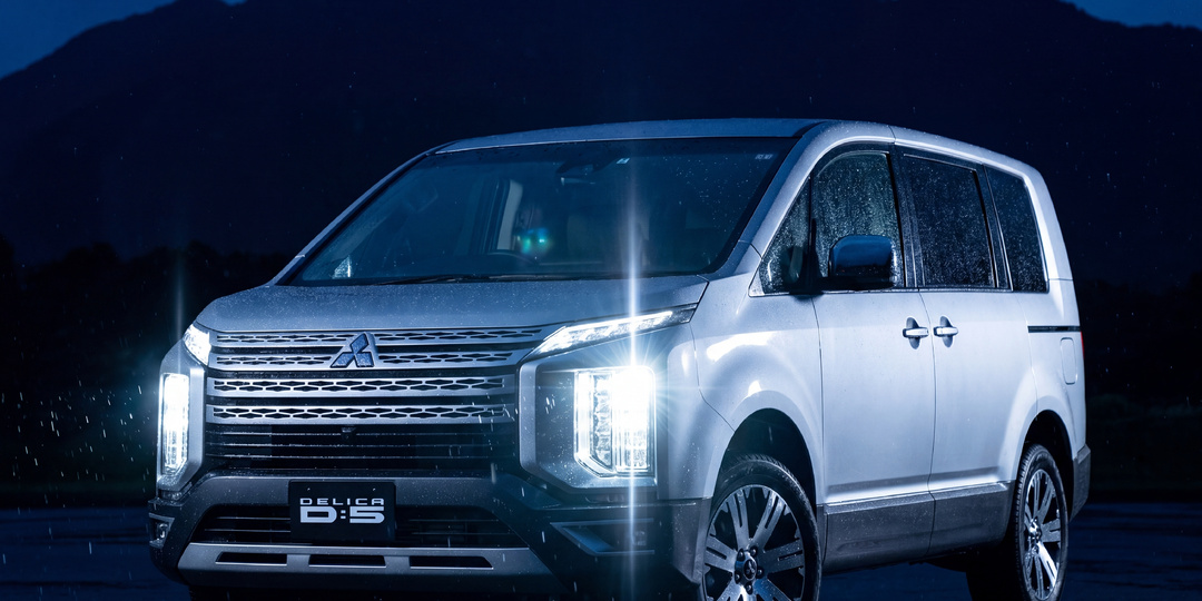 Mitsubishi Delica D:5 — семейный внедорожник, который едет там, где кроссоверы сдаются