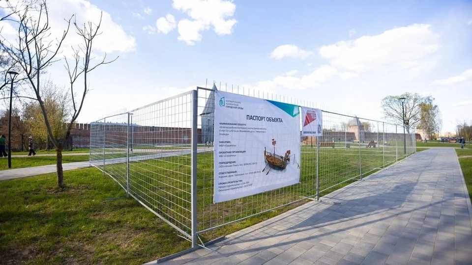 В Смоленске завершается строительство 40-метрового пандуса в сквере имени Шеина