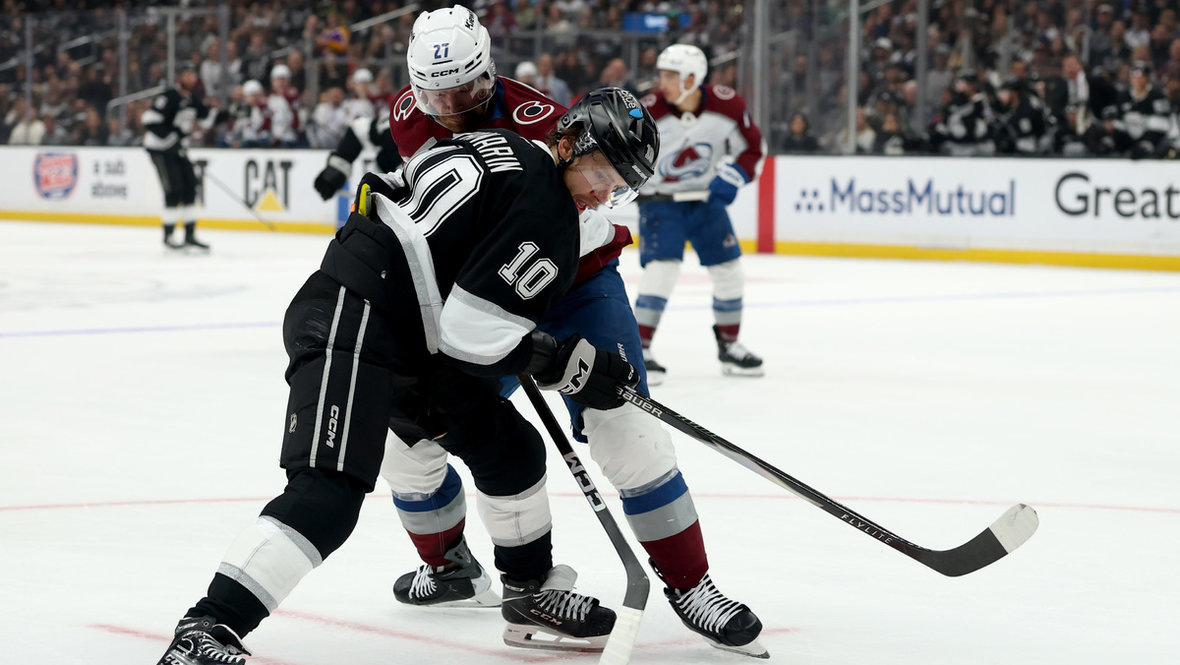    Артемий Панарин и Бретт Кулак. Getty Images