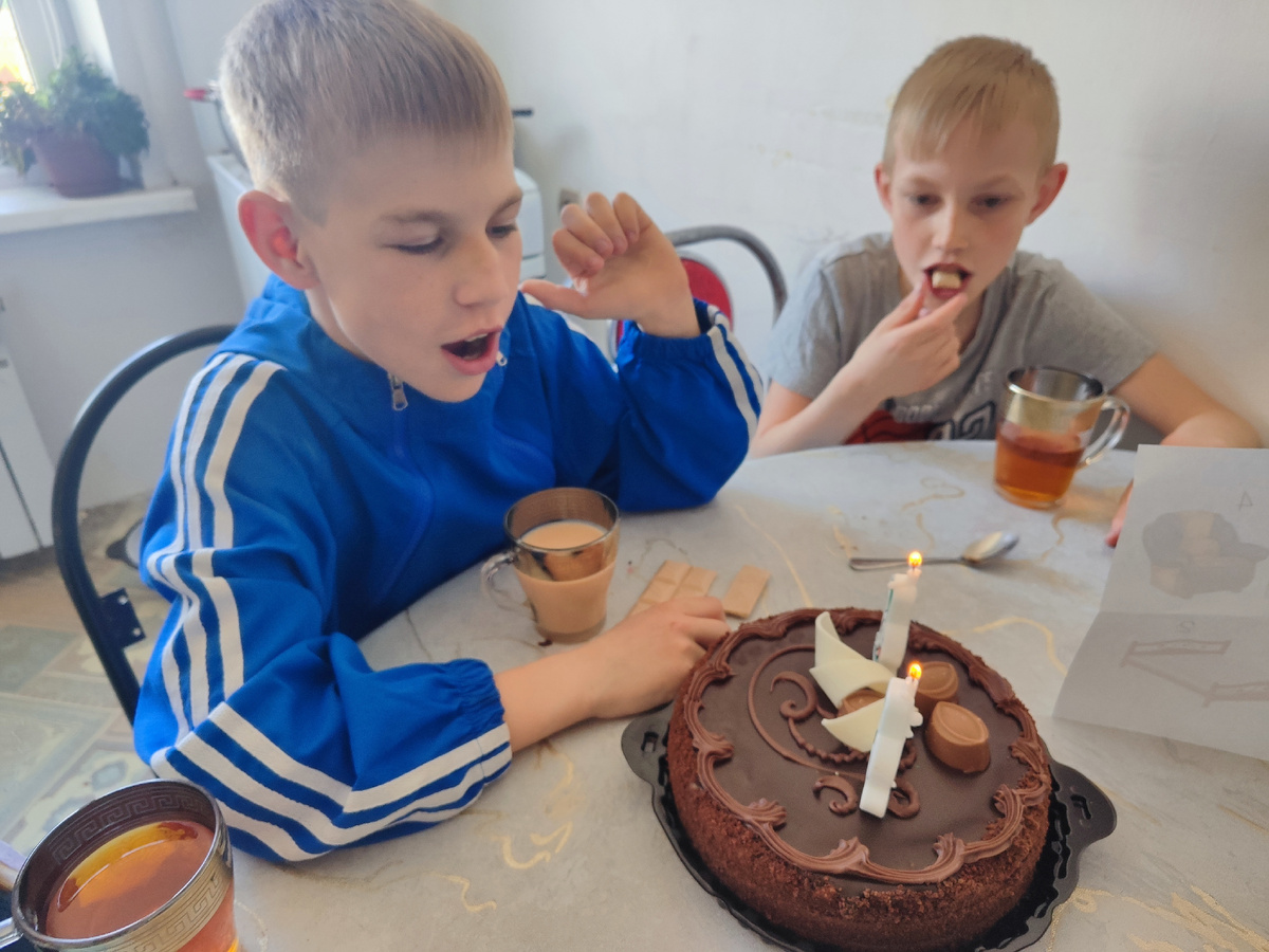 Тимур отмечает 11- летие🙂. 