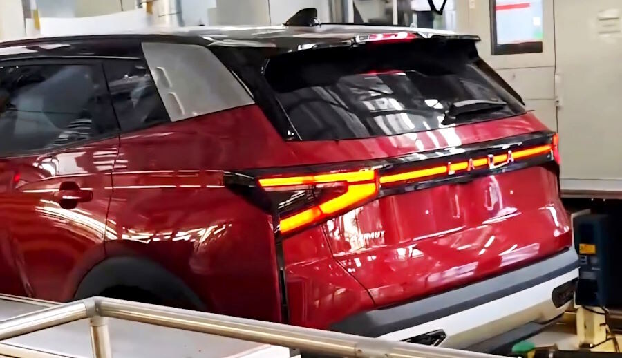 У новейшего кроссовера от АвтоВАЗа появился ещё один цвет — первые фото с завода