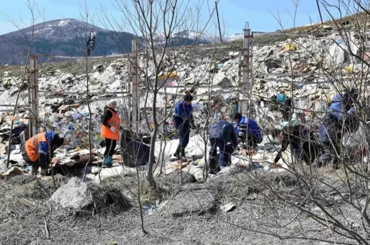   Почти половину мусора вокруг полигона «Известковый» убрали на Сахалине