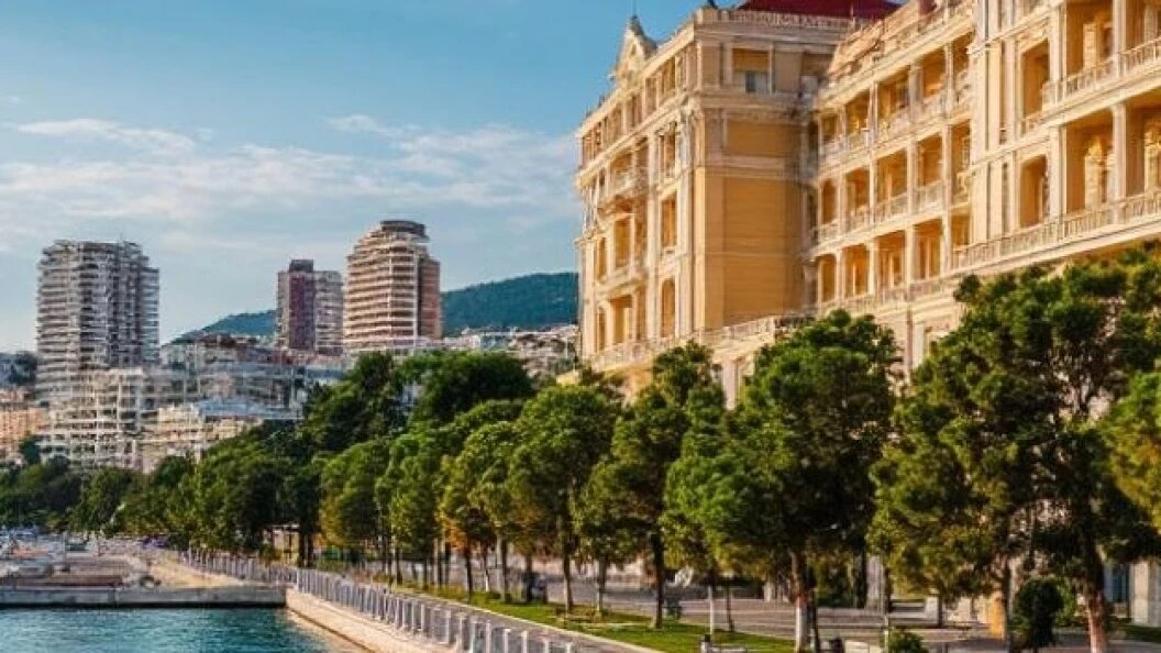    Туристы всё чаще остаются недовольны отдыхом в Сочи. Коллаж Царьграда