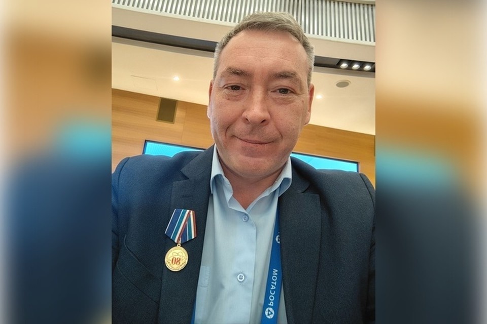    Мэр Энергодара получил медаль от "Росатома". Фото: тг-канал Максима Пухова