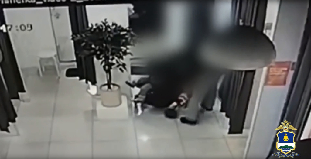 Улан-удэнка спрятала краденые вещи в коляске с ребёнком