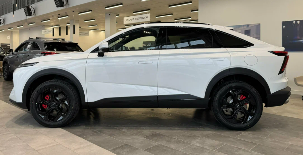 Мощнее, быстрее и дороже: в России начали продавать новый Haval F7x