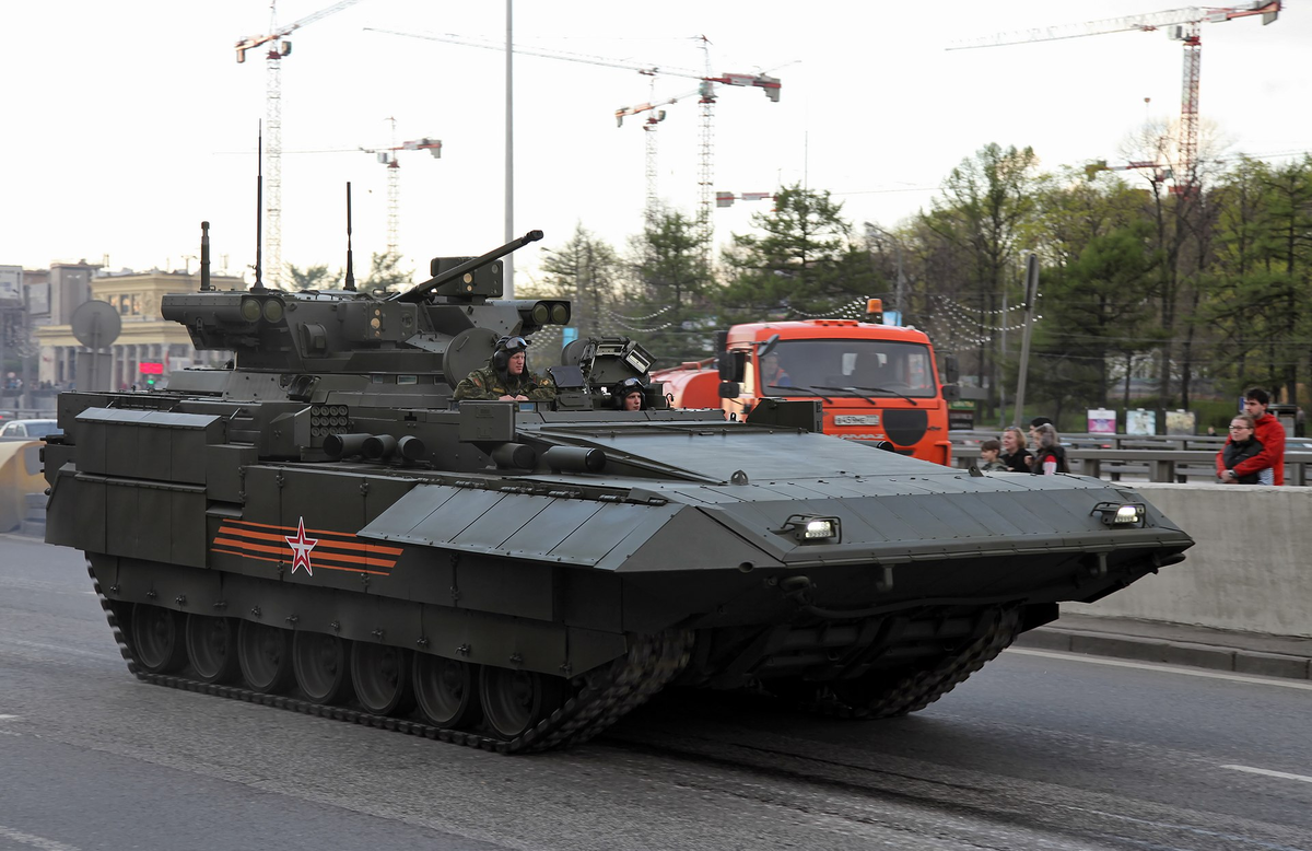 Тяжёлая боевая машина пехоты Т-15 в Москве 4 мая 2015 г. Фотография в свободном доступе.
