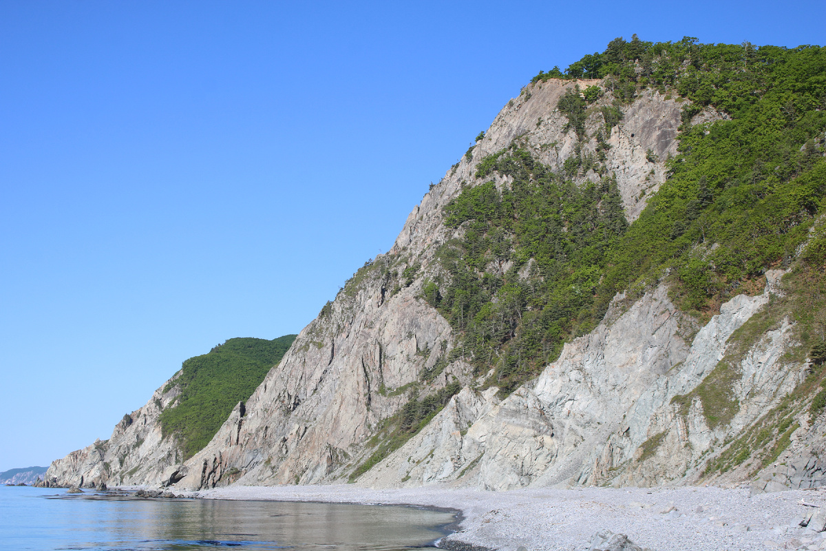Дикие берега Японского моря между Ольгой и Валентином.