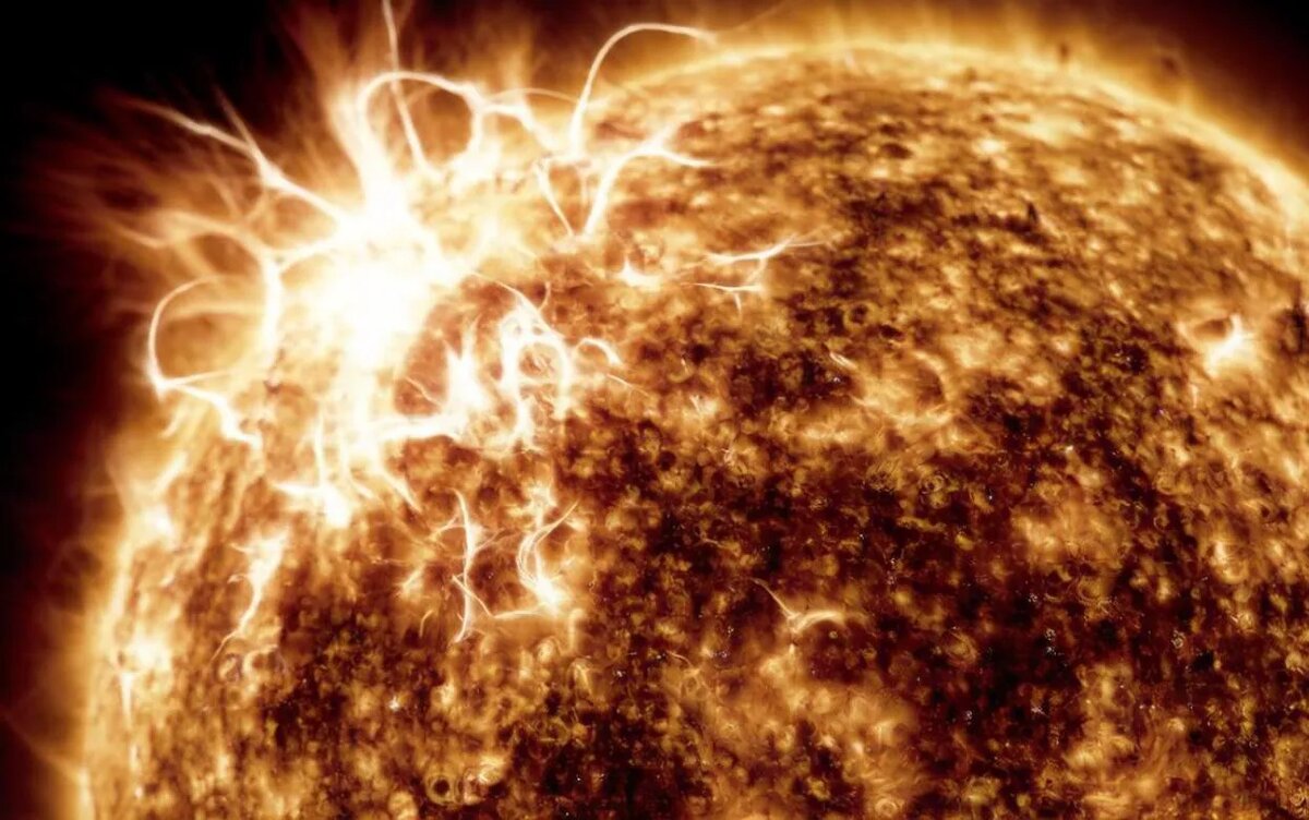    Мощная вспышка на Солнце произошла в ночь на 24 апреля