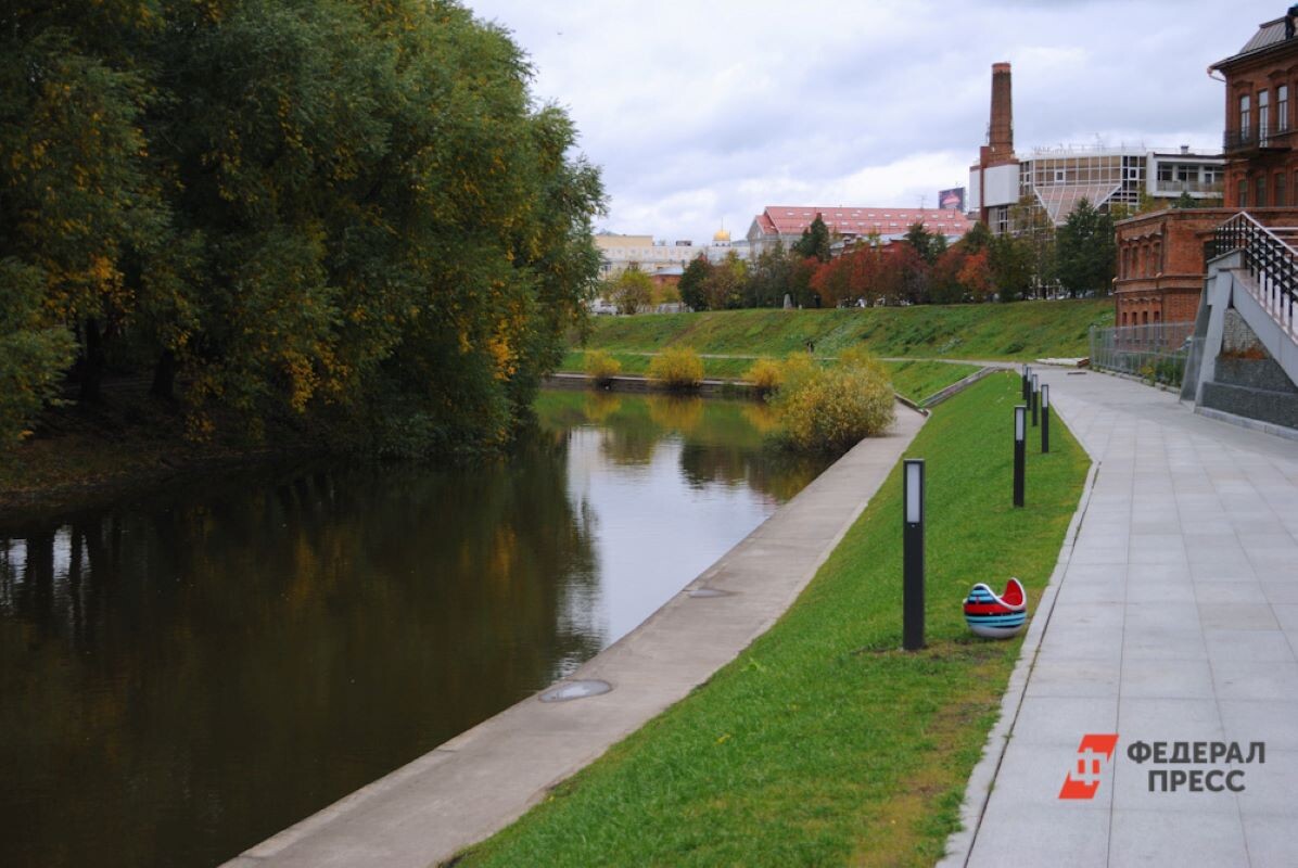 Нацпроект поможет осуществить мечту екатеринбуржцев о единой благоустроенной набережной Исети.  Фото: ФедералПресс / Елена Ельцова