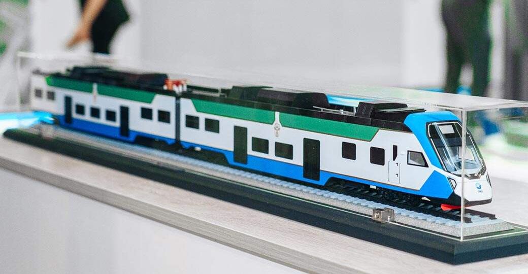 Россия привезла на «ИННОПРОМ» поезда и роботов.