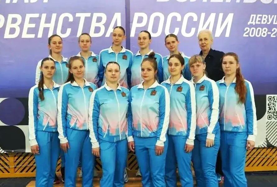 В первом ряду первая справа Еремеева В., пятая – Кудряшева Е. Во втором ряду справа налево Бабошина Е.Г., Пучкина С., Пергунова Я., Тимофеева П.