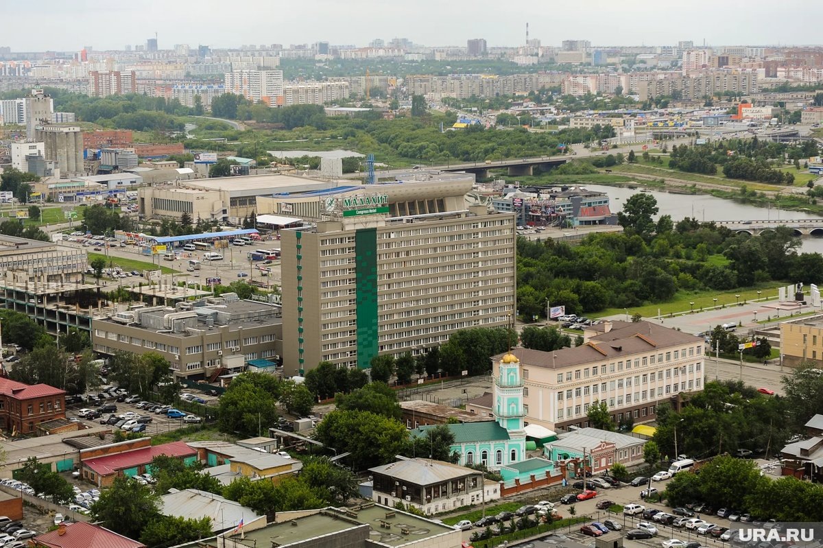    Сейчас в 14-этажном отеле «Малахит» на выбор предлагаются 402 номера различных категорий