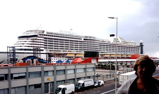 В порту столицы Санта-Крус на острове Тенерифе. Автор - Т. Федотова