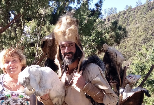 Встреча с канарцем по дороге на вулкан Тейде, о. Тенерифе. Автор - Т. Федотова.