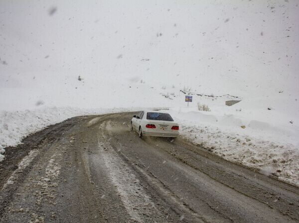 МЧС призвало водителей выезжать на Транскам только с зимними шинами