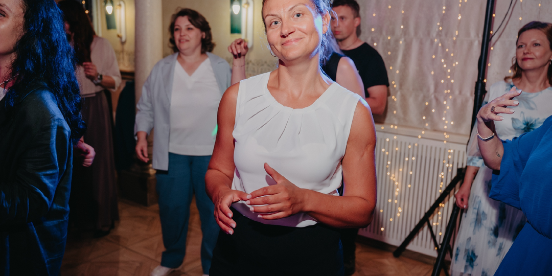 Виски, кола, королева танцпола…