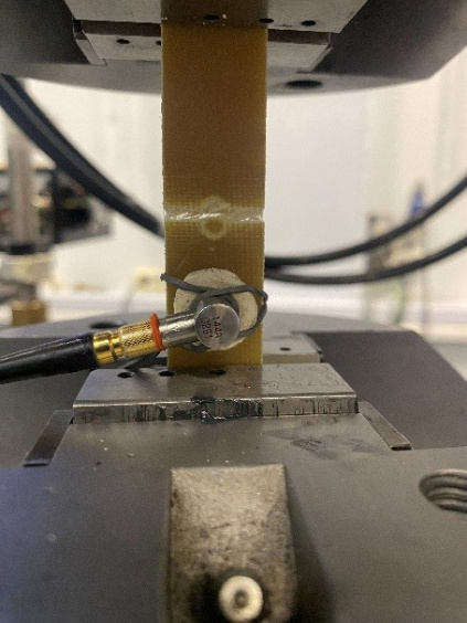 Испытания на усталость образцов с дефектом вмятина с использованием сервогидравлической испытательной системы Instron 8850