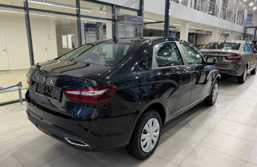 ВАЗ вновь облажался, дела плохи, продажи упали. Решили раздавать Лады по подписке