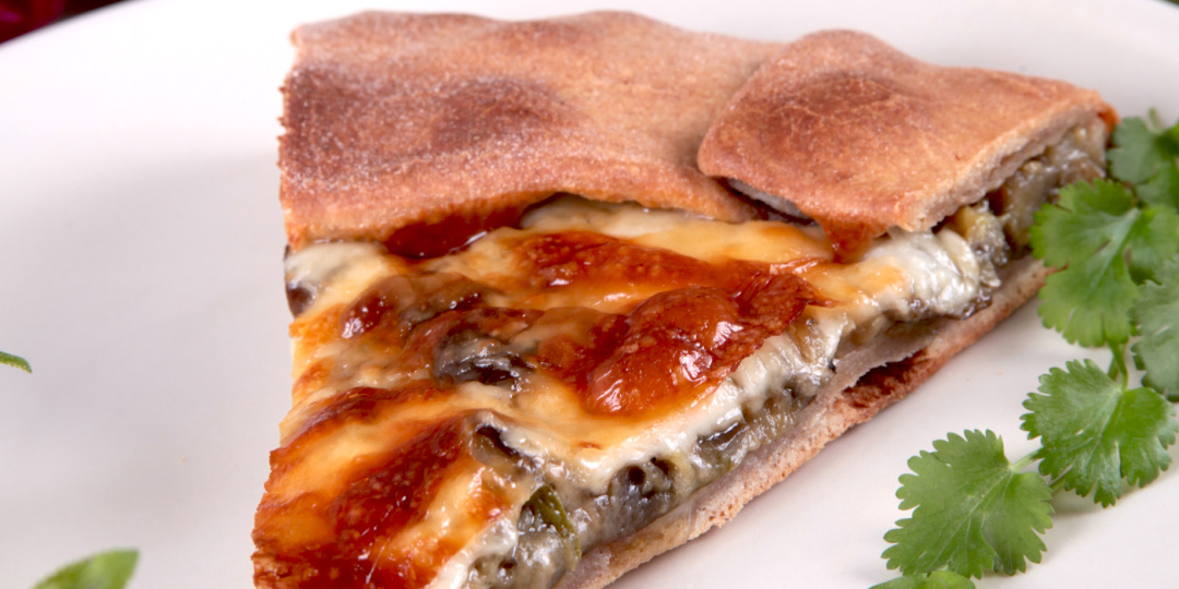 Пирог из полбяной муки с овощами и сыром