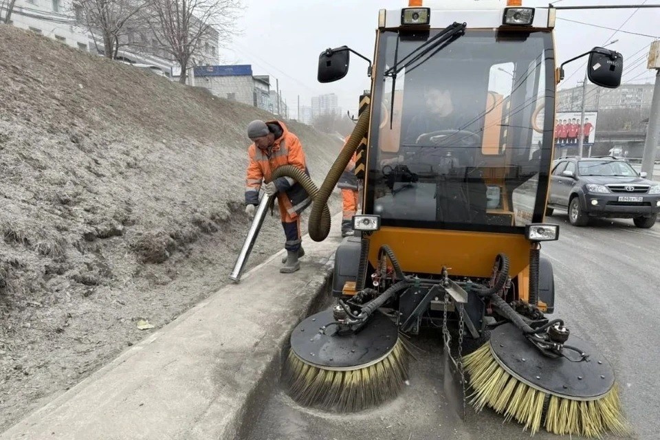    За сутки специалисты помыли больше 1200 километров дорог. Фото: мэрия Новосибирска