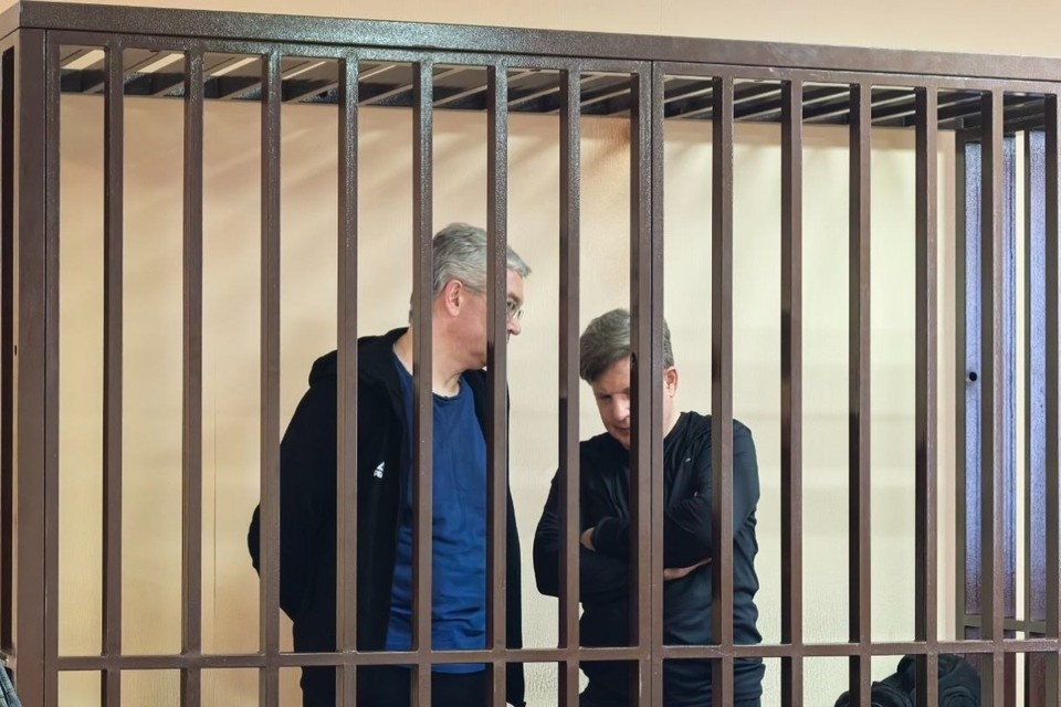    23 апреля прокурор продолжил изучать письменные доказательства, всего в деле не менее 40 томов. Дарья ДОЛИНИНА