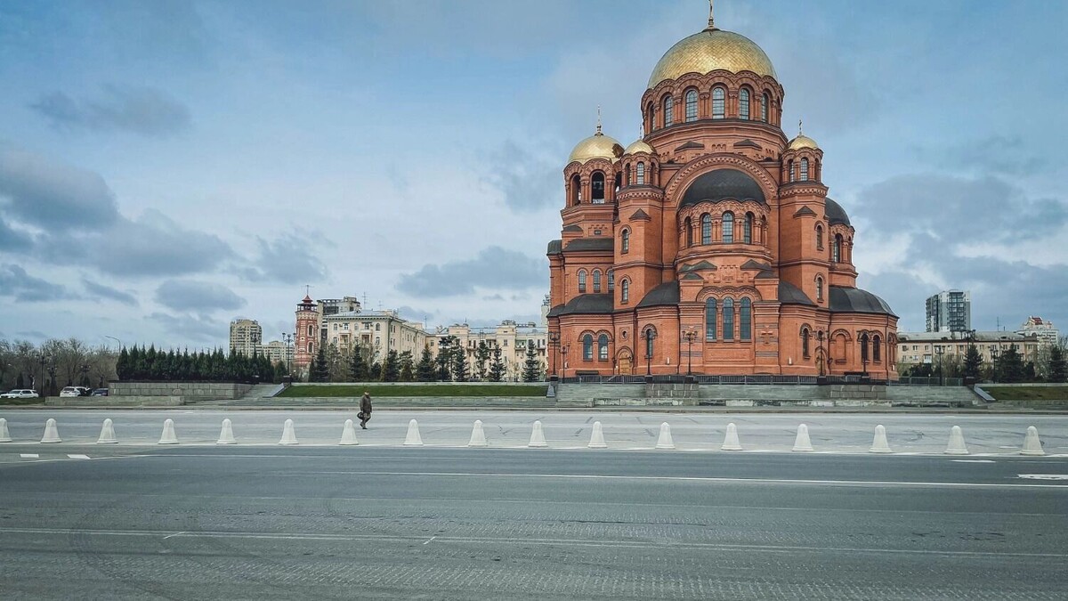    Совсем скоро пустынное пространство заполнит уличная мебель и экзотические растения.   novostivolgograda.ru