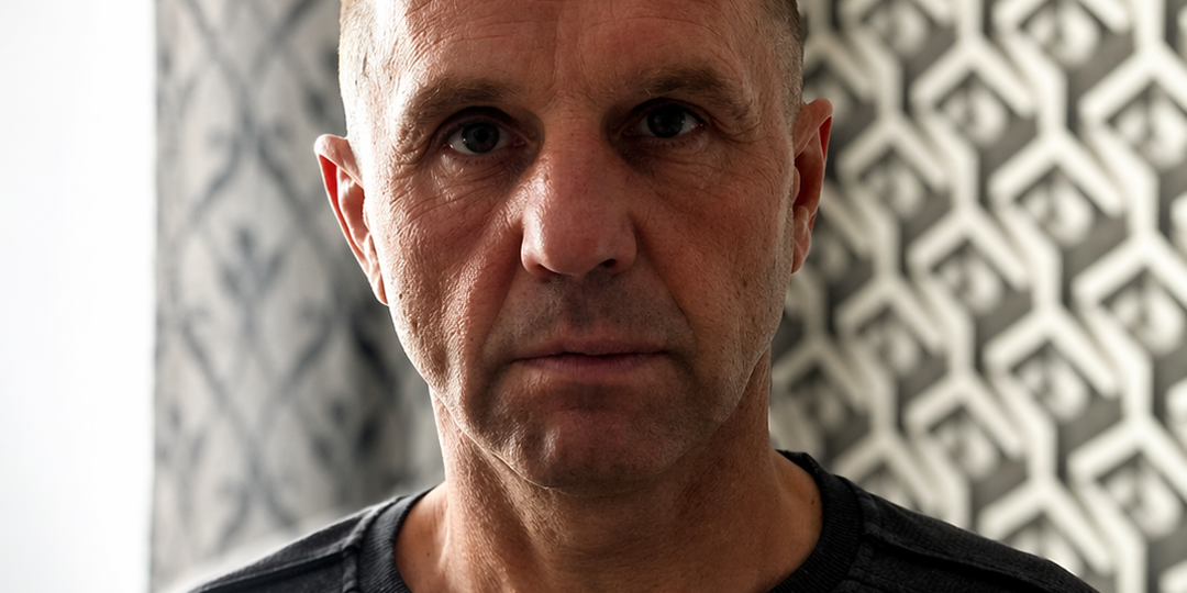 В 49 лет я впустила в жизнь 51-летнего мужчину, а он начал незаметно «переделывать» меня - пока одна его фраза не поставила точку.