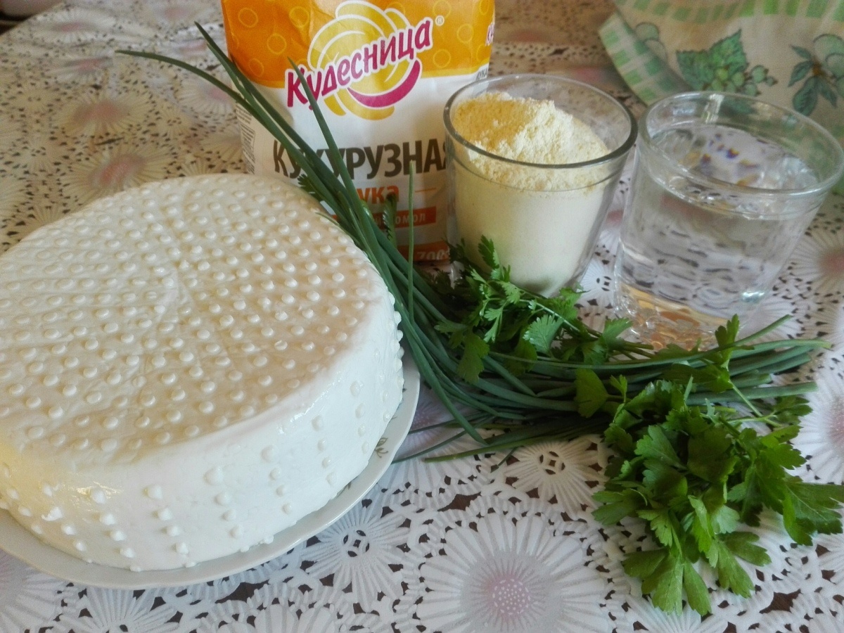    У нас сегодня из зелени — кинза, петрушка, шнитт-лук, радующий нас с ранней весны и до поздней осени