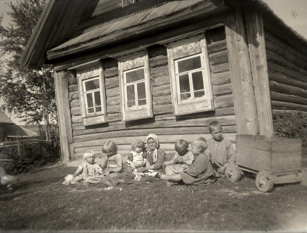 Деревенские дети.
Неизвестный автор, 1890 – 1909 год, ГМИИ им. А. С. Пушкина.
