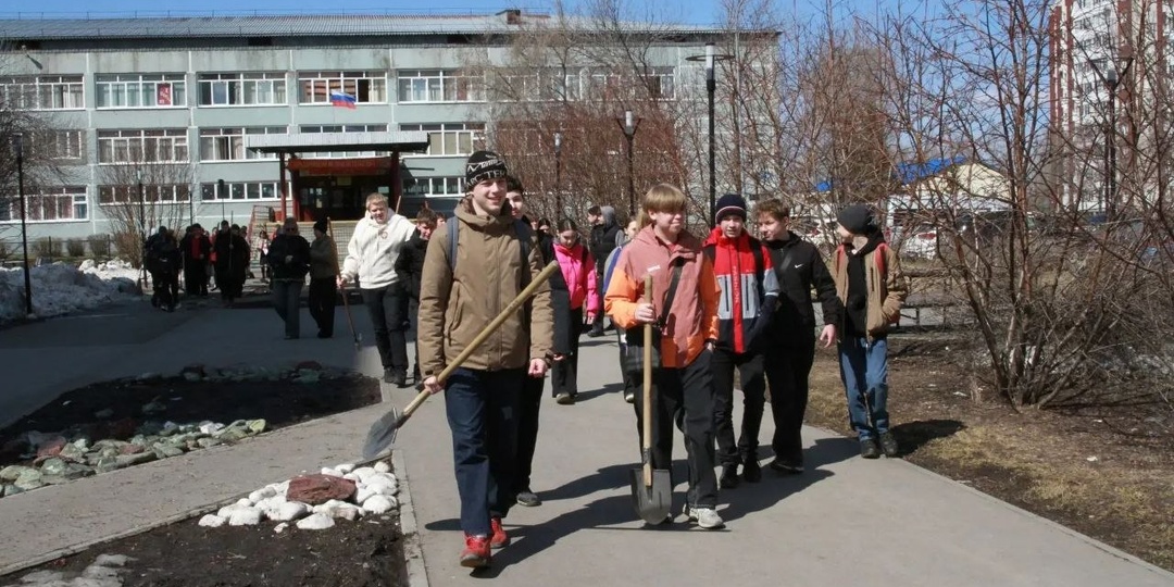 Жители Рудничного района дружно вышли на Всероссийский субботник