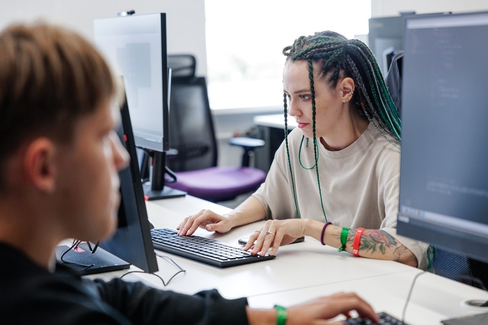   Валерий ЗВОНАРЕВ