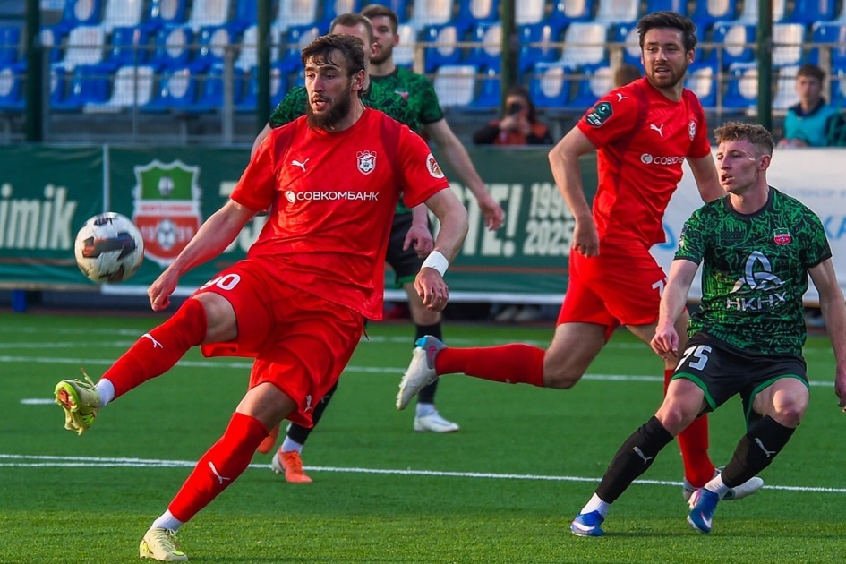 Амур Калмыков / https://img.championat.com/s/1200x630/news/big/z/a/kostromskoj-spartak-proigral-neftehimiku-v-matche-29-go-tura-pervoj-ligi_1776529881447499991.jpg