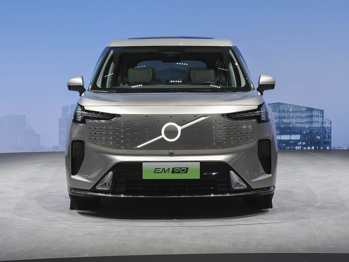 Volvo EM90 – главная новинка бренда на Пекинском автосалоне 2026 года