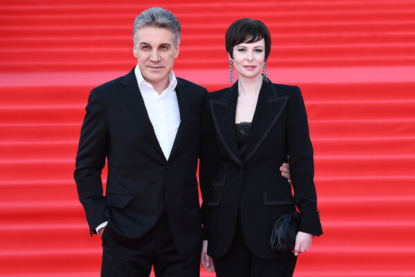 Телеведущий Алексей Пиманов и его супруга, актриса Ольга Погодина на церемонии закрытия 43-го Московского международного кинофестиваля, 2021 год / Екатерина Чеснокова/РИА Новости   📷
