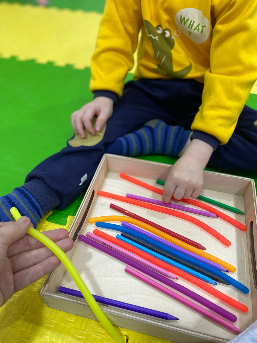 Ваня занимается, каждую неделю 3 занятия.