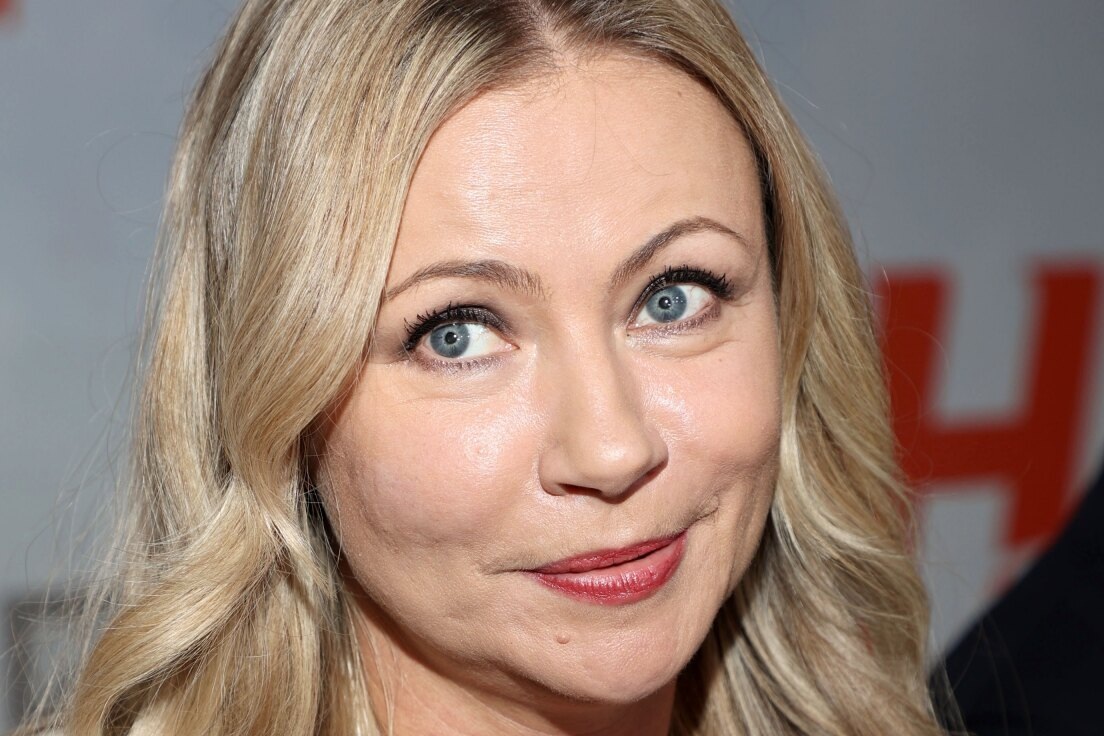     Мария Миронова тайно развелась с 34-летним актером Андреем Сорокой, он подал на нее в суд