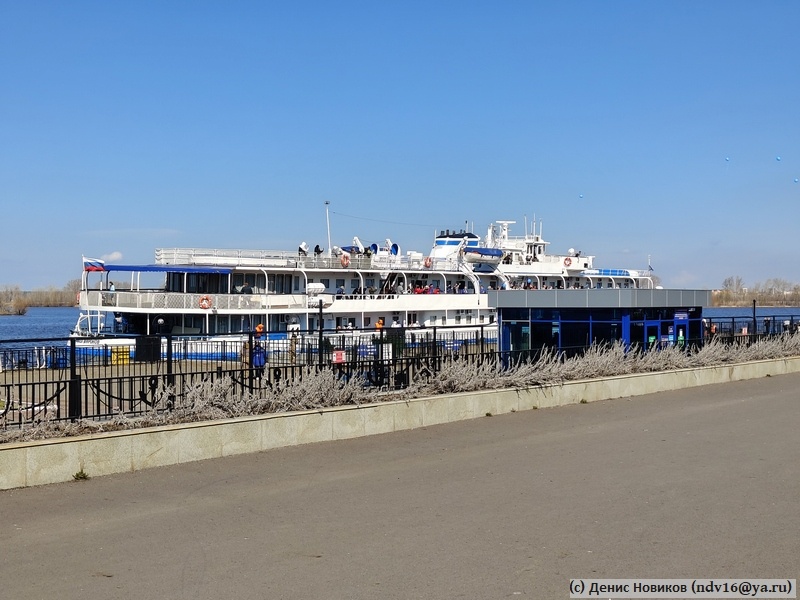 Шарики плохо видно на фото, но они есть и они уже в небе