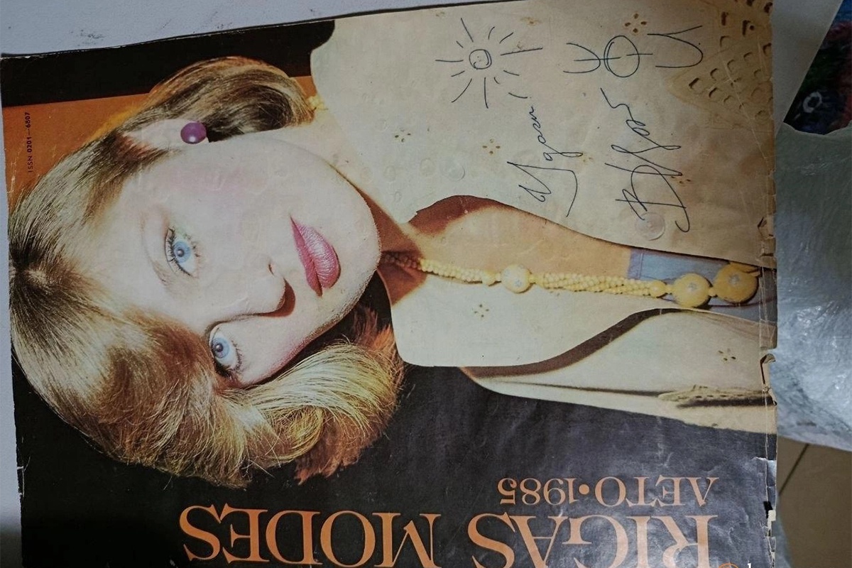    Журнал с автографом Виктора Цоя отправили на утилизацию, хозяин посылки так и не пришел в пункт ПВЗ. / Фонтанка /www.fontanka.ru