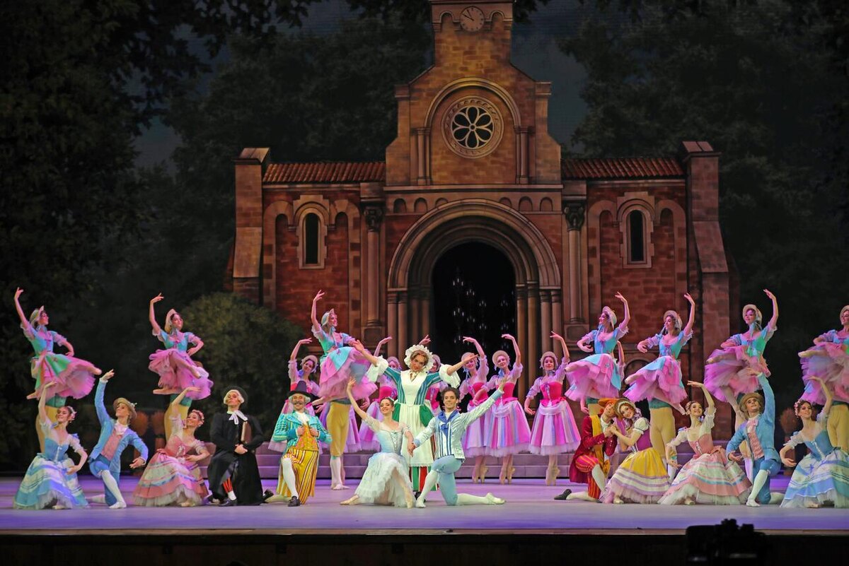    Сцена из балета «Тщетная предосторожность» Предоставлено пресс-службой Государственного Кремлевского Дворца/Андрей Степанов