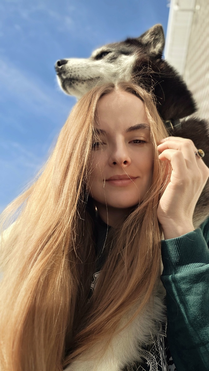 Ваш автор, Катерина Пискунова и ее помощница - хаски Нирвана