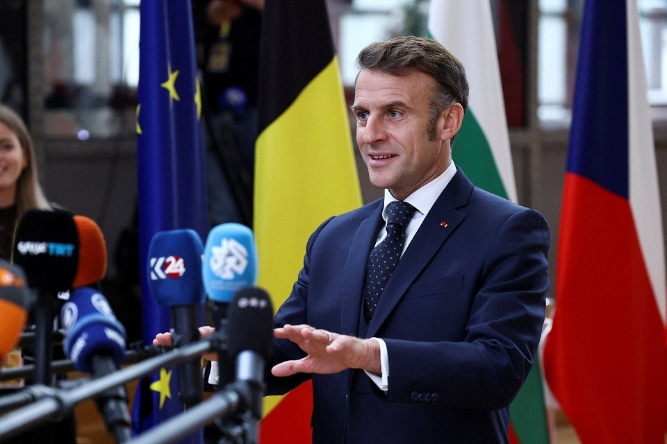    «Доживает последние месяцы»: российский дипломат посоветовал Макрону посылать сигналы жене, а не Москве REUTERS