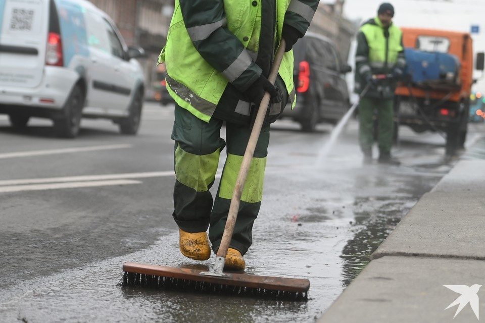    Почти все дороги Екатеринбурга отмыли от грязи Алексей БУЛАТОВ