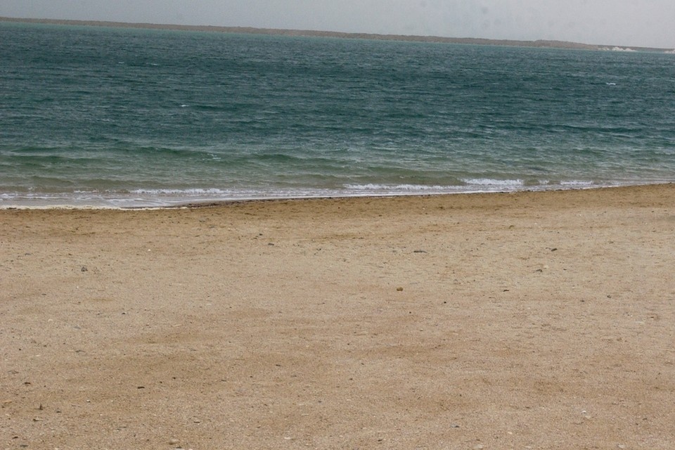    Сибирячка открыла пляжный сезон в апреле в Новосибирске. Владимир ВЕЛЕНГУРИН