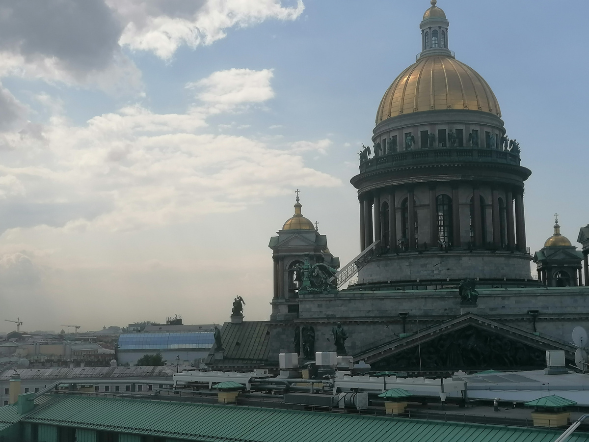 Вид на Исаакиевский собор. Санкт-Петербург