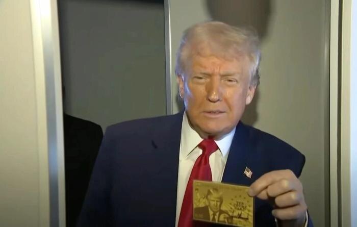 Дональд Трамп показал дизайн «золотой карты». Обложка © YouTube / Scripps News