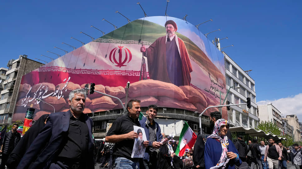 Билборд с изображением Моджтабы Хаменеи в Тегеране.📷Фото: Vahid Salemi / AP