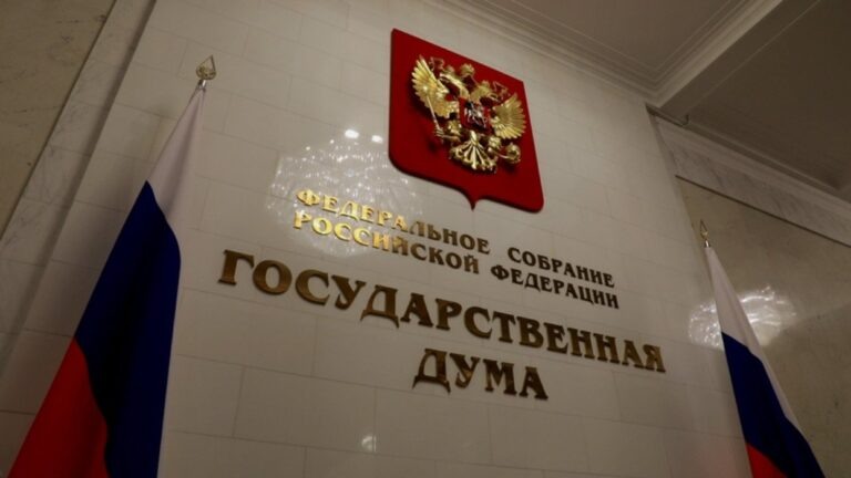    Иллюстрация к материалу: Родители в декрете смогут работать и получать больничный при болезни ребенка